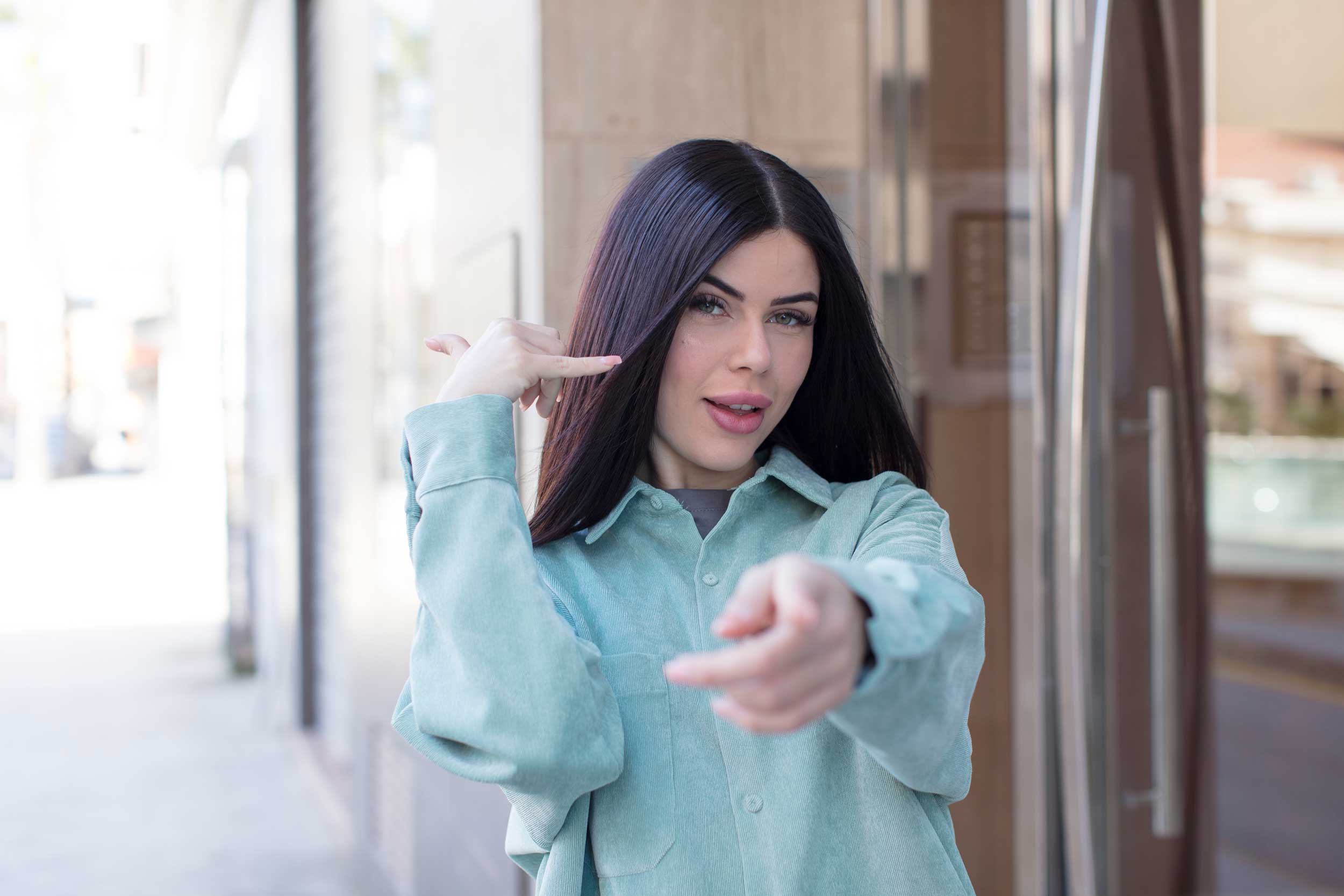 Citas con altura: Por qué la discreción es el pilar de Big-Dad